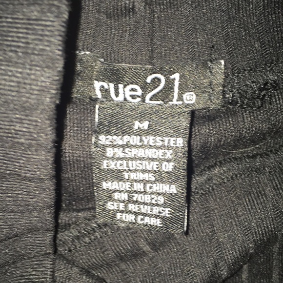 Girls M fitted black top - Picture 3 of 3